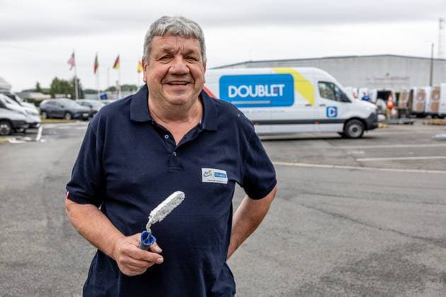 TOUR DE FRANCE 2025 - L EFFACEUR DU TOUR DE DOUBLET PHOTOPQR VOIX DU NORD PASCAL BONNIERE ; 27 06 2025 ; AVELIN 27.06.2025 Patrick Dancoisne, l effaceur du tour de France de la societe Doublet. Transformation de dessin ou des messages politique . Photo Pascal Bonniere La voix Du Nord- French cycling race Tour de France 2025 takes place from th to 27th july 2025 Patrick Dancoisne, the eraser of the Tour de France from the Doublet company. Transformation of drawings or political messages HAUTS DE FRANCE France  Copyright: xPHOTOPQR VOIXxDUxNORD MAXPPPxPASCALxBONNIEREx 20250627VDN9306 20250627VDN9306