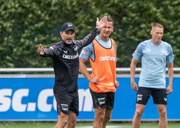 Soccer, Men, Season 2025 26, 2 Bundesliga, Hertha BSC, Training, f l Coach Stefan Leitl Hertha BSC , Paul Seguin Hertha BSC , Palko Dardai Hertha BSC , 27 06 2025, Copyright: xSebastianxRäppold MatthiasxKochx
