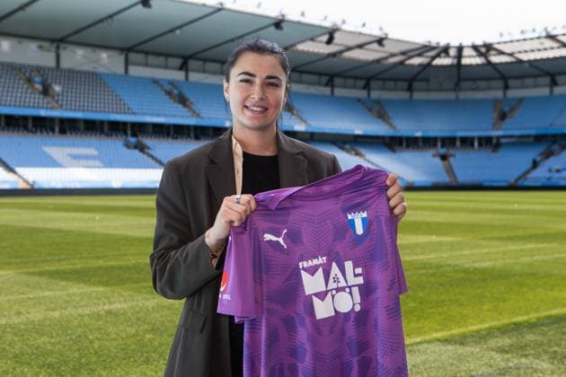 250627 Zecira Musovic poses for a portrait during a press conference with Malmö FF where she is presented as a new acquisition on June 27, 2025 in Malmö  Copyright: MATSxJAVERUD BB250627BB270