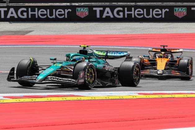 Fernando Alonso Aston Martin Aramco 14 , Oscar Piastri McLaren Formula 1 Team 81 , 1 Free Practice, Grand Prix of Austria, Motorsport, Men, Formula 1, 27 06 2025 Spielberg Styria Austria Copyright: xkolbert-press ChristianxKolbertx