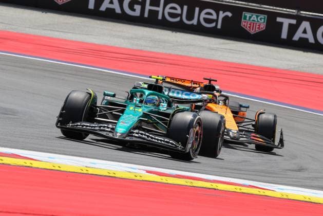 Fernando Alonso Aston Martin Aramco 14 , Oscar Piastri McLaren Formula 1 Team 81 , 1 Free Practice, Grand Prix of Austria, Motorsport, Men, Formula 1, 27 06 2025 Spielberg Styria Austria Copyright: xkolbert-press ChristianxKolbertx