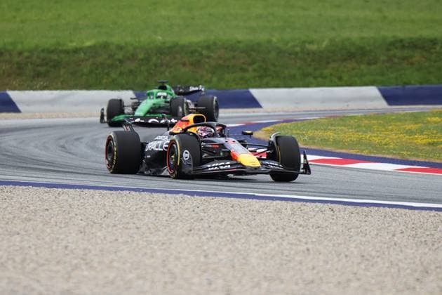 Max Verstappen Oracle Red Bull Racing, 01 , Nico Huelkenberg Stake F1 Team Kick Sauber, 27 , Free Practice 1, FP1, Free Practice 1, Grand Prix of Austria, Motorsport, Men, Formula 1, 27 06 2025 Spielberg Styria Austria Copyright: xkolbert-press AnnikaxGrafx