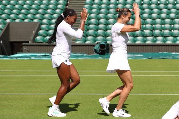 June 27, 2025, London, Celestynow, England: COCO GAUFF of USA and ARYNA SABALENKA during dancing after the practice session before Championships 2025 at Wimbledon AELTC in London. London England - ZUMAc278 20250627_zsp_c278_003 Copyright: xMarcinxCholewinskix
