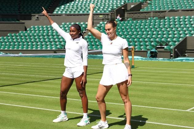 June 27, 2025, London, Celestynow, England: COCO GAUFF of USA and ARYNA SABALENKA during dancing after the practice session before Championships 2025 at Wimbledon AELTC in London. London England - ZUMAc278 20250627_zsp_c278_012 Copyright: xMarcinxCholewinskix