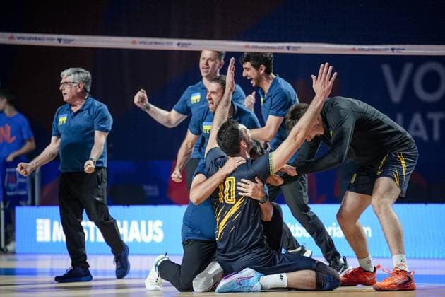Volleyball - FIVB Men s Volleyball Nations League - Ukraine - Japan - 27.06.2025 Yurii Semeniuk and team Ukraine celebrate after winning the match against Japan with 3:2 during Mens Volleyball Nations League in Burgas, VNL Copyright: xYulianxTodorovx