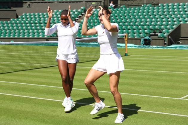 June 27, 2025, London, Celestynow, England: COCO GAUFF of USA and ARYNA SABALENKA during dancing after the practice session before Championships 2025 at Wimbledon AELTC in London. London England - ZUMAc278 20250627_zsp_c278_011 Copyright: xMarcinxCholewinskix