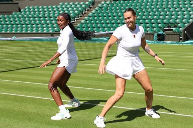 June 27, 2025, London, Celestynow, England: COCO GAUFF of USA and ARYNA SABALENKA during dancing after the practice session before Championships 2025 at Wimbledon AELTC in London. London England - ZUMAc278 20250627_zsp_c278_016 Copyright: xMarcinxCholewinskix