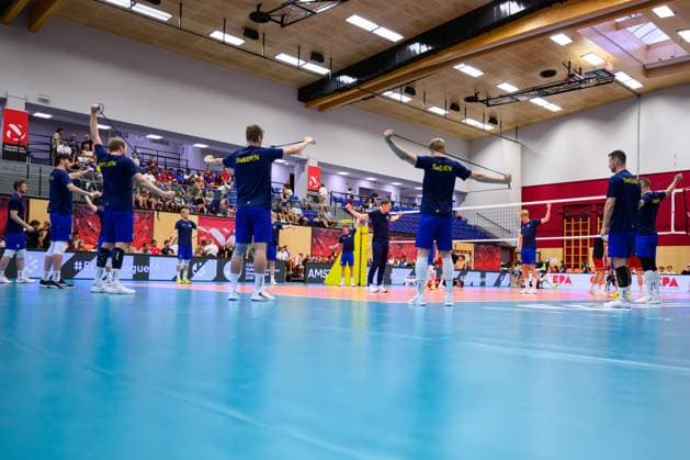 VOLLEYBALL - CEV Silver League AMSTETTEN,AUSTRIA,27.JUN.25 - VOLLEYBALL - CEV European Silver League, OEVV international match, Länderspiel, Nationalmannschaft Austria vs Sweden. Image shows the team of SWE during warm up.  GEPAxpictures xDanielaxMoser