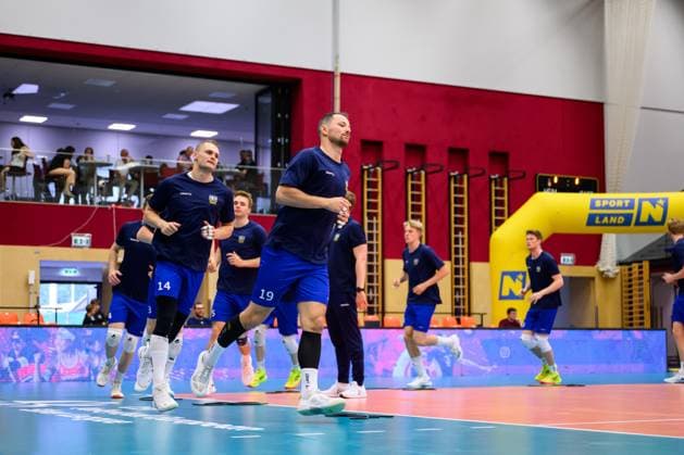 VOLLEYBALL - CEV Silver League AMSTETTEN,AUSTRIA,27.JUN.25 - VOLLEYBALL - CEV European Silver League, OEVV international match, Länderspiel, Nationalmannschaft Austria vs Sweden. Image shows the team of SWE during warm up.  GEPAxpictures xDanielaxMoser