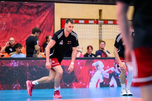VOLLEYBALL - CEV Silver League AMSTETTEN,AUSTRIA,27.JUN.25 - VOLLEYBALL - CEV European Silver League, OEVV international match, Länderspiel, Nationalmannschaft Austria vs Sweden. Image shows Michael Czerwinski (AUT) during warm up.  GEPAxpictures xDanielaxMoser