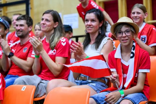 VOLLEYBALL - CEV Silver League AMSTETTEN,AUSTRIA,27.JUN.25 - VOLLEYBALL - CEV European Silver League, OEVV international match, Länderspiel, Nationalmannschaft Austria vs Sweden. Image shows fans of AUT.  GEPAxpictures xDanielaxMoser