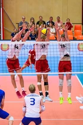 VOLLEYBALL - CEV Silver League AMSTETTEN,AUSTRIA,27.JUN.25 - VOLLEYBALL - CEV European Silver League, OEVV international match, Länderspiel, Nationalmannschaft Austria vs Sweden. Image shows Michael Czerwinski, Matthaeus Jurkovics and Paul Nusterer (AUT).  GEPAxpictures xDanielaxMoser