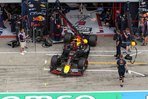 Max Verstappen Oracle Red Bull Racing 1 drives out of the pits, 2 Free Practice, Grand Prix of Austria, Motorsport, Men, Formula 1, 27 06 2025 Spielberg Styria Austria Copyright: xkolbert-press ChristianxKolbertx