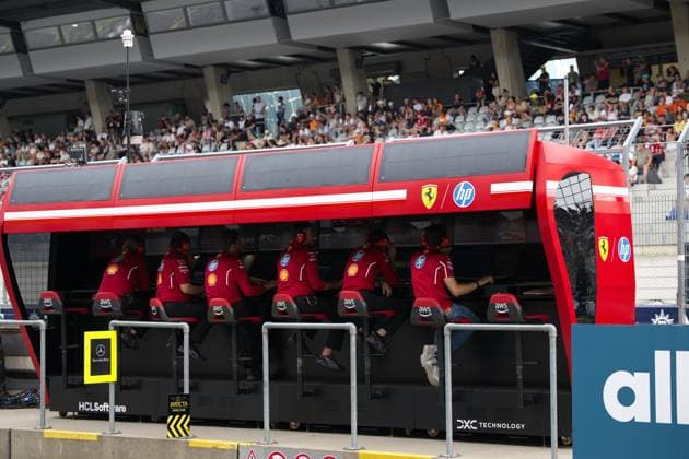 Team Ferrari during MSC Cruises Austrian Grand Prix 2025 FP1& FP2 Pit Line, Formula 1 Championship in Austria, Austria, June 27 2025  Copyright: xOttoxMoretti IPAxSportx xipa-agency.netx xx IPA_59555300 IPA_Agency_IPA59555300