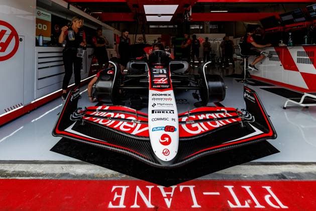 View into the pits of Esteban Ocon MoneyGram Haas F1 Team, 31 , Austrian Grand Prix, Motorsport, Formula 1, 2025 season, 27 06 2025 Austrian Grand Prix, Motorsport, Formula 1, 2025 season, 27 06 2025 Copyright: xEibner-Pressefoto AlexanderxNeisx EP_ANS