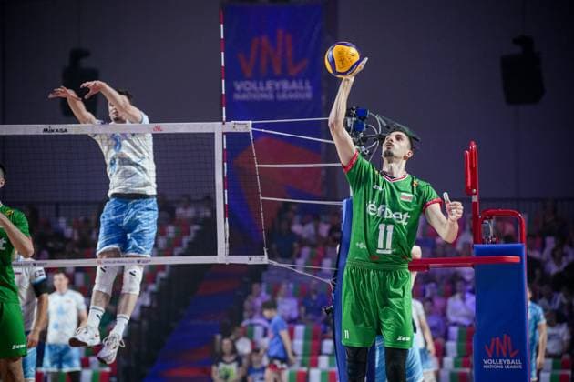 Volleyball, Nations League, Bulgarien - Slowenien Volleyball - FIVB Men s Volleyball Nations League - Bugaria - Slovenia - 27.06.2025 Aleks Grozdanov warms-up before the match agiain Slovenia during Mens Volleyball Nations League in Burgas, VNL Bulgaria Copyright: xYulianxTodorovx
