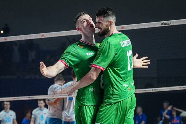Volleyball, Nations League, Bulgarien - Slowenien Volleyball - FIVB Men s Volleyball Nations League - Bugaria - Slovenia - 27.06.2025 Asparuh Asparuhov and Dimitar Dimitrov celebrate after winning the match against Slovenia with 3:1 during Mens Volleyball Nations League in Burgas, VNL Bulgaria Copyright: xYulianxTodorovx