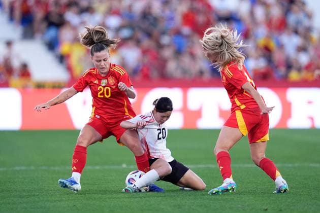 Football, Women, Test match, Spain - Japan