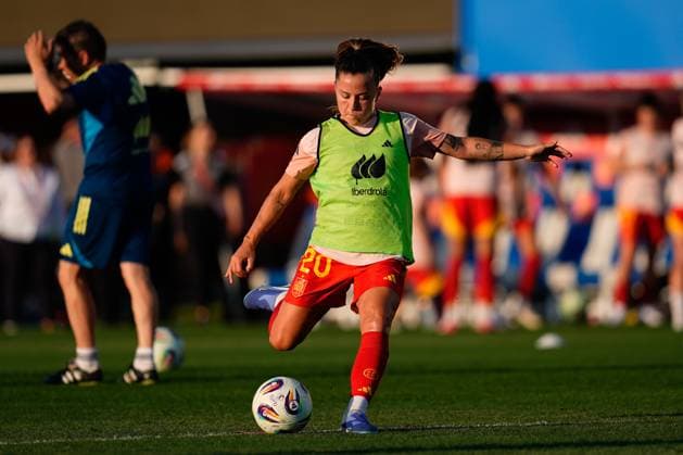 June 27, 2025, Leganes, Madrid, Spain: Claudia Pina of Spain warms up during the Women s International Friendly, Länderspiel, Nationalmannschaft football match played between Spain and Japan at Butarque stadium on June 27, 2025, in Leganes, Madrid, Spain. Leganes Spain - ZUMAa181 20250627_zaa_a181_033 Copyright: xDennisxAgyemanx