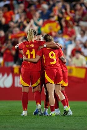 June 27, 2025, Leganes, Madrid, Spain: Vicky Lopez of Spain celebrates a goal with teammates during the Women s International Friendly, Länderspiel, Nationalmannschaft football match played between Spain and Japan at Butarque stadium on June 27, 2025, in Leganes, Madrid, Spain. Leganes Spain - ZUMAa181 20250627_zaa_a181_051 Copyright: xDennisxAgyemanx