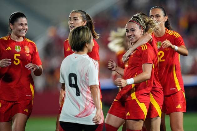June 27, 2025, Leganes, Madrid, Spain: Athenea del Castillo of Spain celebrates a goal with teammates during the Women s International Friendly, Länderspiel, Nationalmannschaft football match played between Spain and Japan at Butarque stadium on June 27, 2025, in Leganes, Madrid, Spain. Leganes Spain - ZUMAa181 20250627_zaa_a181_060 Copyright: xDennisxAgyemanx