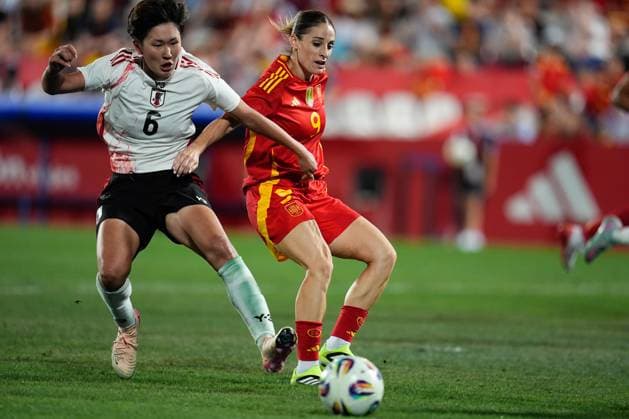 June 27, 2025, Leganes, Madrid, Spain: Esther Gonzalez of Spain and Toko Koga of Japan in action during the Women s International Friendly, Länderspiel, Nationalmannschaft football match played between Spain and Japan at Butarque stadium on June 27, 2025, in Leganes, Madrid, Spain. Leganes Spain - ZUMAa181 20250627_zaa_a181_074 Copyright: xDennisxAgyemanx