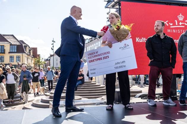 June 27, 2025, Aalborg, The North Jutland Region, Denmark: (L) Minister for Culture Jakob Engel-Schmidt presents the Kulturministerens Idraetspris 2025 to the former Danish racing cyclist Julie Norman Leth (C) prior to the Men s Elite Individual Time Trial at the Danish Championships. When DM Week returns to Aalborg from 23-29 June 2025, there will be more sports than ever before, new disciplines on the program and an entire city in motion. During an intense week, some of Denmark s most talented athletes will compete for DM gold in over 120 disciplines - from classics like cycling and swimming to high diving from the Limfjord Bridge, dance, speedway and 3x3 basketball. This will be the fourth time DM Week has been held, and the third time Aalborg has hosted it. Aalborg Denmark - ZUMAs197 20250627_aaa_s197_115 Copyright: xKristianxTuxenxLadegaardxBergx