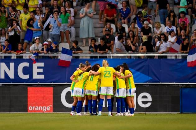 Grenoble, France June 27 Brazil players celebrate their teammate Luany Rosa™s goal during the Women s International Friendly match between France and Brazil at Stade des Alpes on June 27, 2025 in Grenoble, France Photo by Eurasia Sport Images Grenoble Stade des Alpes France Copyright: x x2025xEurasiaxSportxImagesx jp-en-EuSpIm-MA5_France_Brazil_27Jun2025_FR028