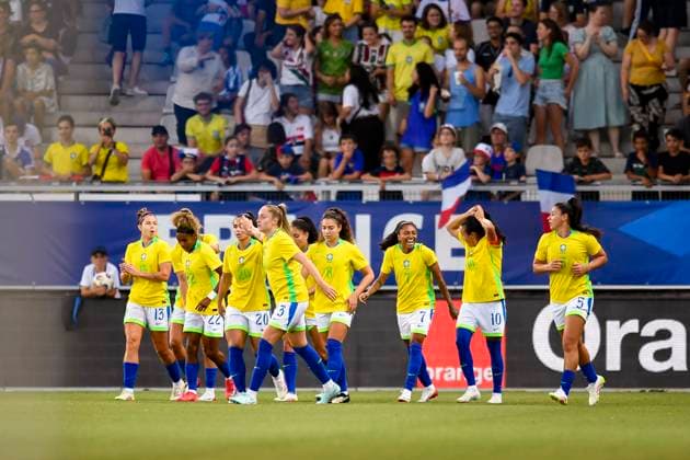 Grenoble, France June 27 Brazil players celebrate their teammate Luany Rosa™s goal during the Women s International Friendly match between France and Brazil at Stade des Alpes on June 27, 2025 in Grenoble, France Photo by Eurasia Sport Images Grenoble Stade des Alpes France Copyright: x x2025xEurasiaxSportxImagesx jp-en-EuSpIm-MA5_France_Brazil_27Jun2025_FR030
