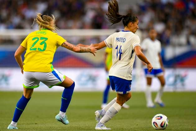 Grenoble, France June 27 Clara Mateo of France R is chased by Isadora Haas of Brazil L during the Women s International Friendly match between France and Brazil at Stade des Alpes on June 27, 2025 in Grenoble, France Photo by Eurasia Sport Images Grenoble Stade des Alpes France Copyright: x x2025xEurasiaxSportxImagesx jp-en-EuSpIm-MA5_France_Brazil_27Jun2025_FR068