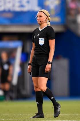 Grenoble, France June 27 Referee Ewa Augustyn walks in the field during the Women s International Friendly match between France and Brazil at Stade des Alpes on June 27, 2025 in Grenoble, France Photo by Eurasia Sport Images Grenoble Stade des Alpes France Copyright: x x2025xEurasiaxSportxImagesx jp-en-EuSpIm-MA5_France_Brazil_27Jun2025_FR075