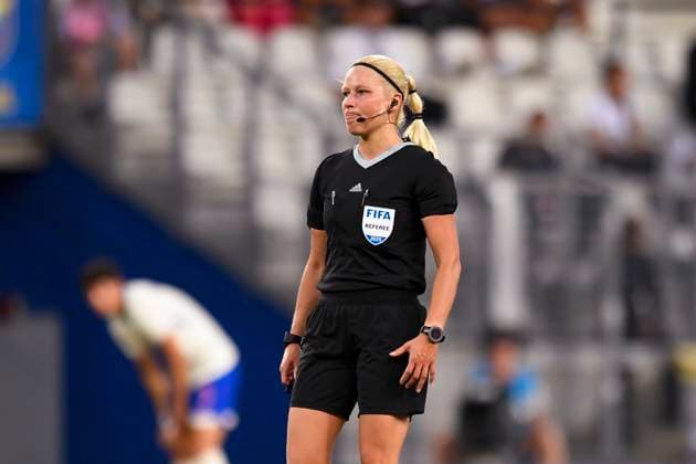 Grenoble, France June 27 Referee Ewa Augustyn walks in the field during the Women s International Friendly match between France and Brazil at Stade des Alpes on June 27, 2025 in Grenoble, France Photo by Eurasia Sport Images Grenoble Stade des Alpes France Copyright: x x2025xEurasiaxSportxImagesx jp-en-EuSpIm-MA5_France_Brazil_27Jun2025_FR076