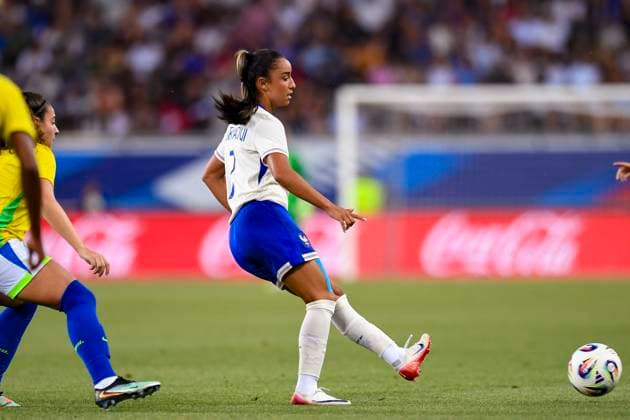 Grenoble, France June 27 Sakina Karchaoui of France passes the ball during the Women s International Friendly match between France and Brazil at Stade des Alpes on June 27, 2025 in Grenoble, France Photo by Eurasia Sport Images Grenoble Stade des Alpes France Copyright: x x2025xEurasiaxSportxImagesx jp-en-EuSpIm-MA5_France_Brazil_27Jun2025_FR084