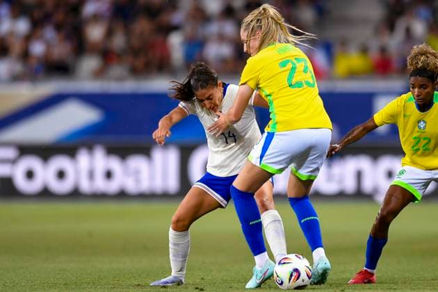 Grenoble, France June 27 Clara Mateo of France L plays against Isadora Haas of Brazil R during the Women s International Friendly match between France and Brazil at Stade des Alpes on June 27, 2025 in Grenoble, France Photo by Eurasia Sport Images Grenoble Stade des Alpes France Copyright: x x2025xEurasiaxSportxImagesx jp-en-EuSpIm-MA5_France_Brazil_27Jun2025_FR089