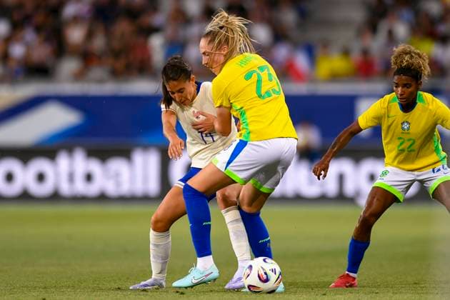 Grenoble, France June 27 Clara Mateo of France L plays against Isadora Haas of Brazil R during the Women s International Friendly match between France and Brazil at Stade des Alpes on June 27, 2025 in Grenoble, France Photo by Eurasia Sport Images Grenoble Stade des Alpes France Copyright: x x2025xEurasiaxSportxImagesx jp-en-EuSpIm-MA5_France_Brazil_27Jun2025_FR090
