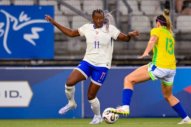 Grenoble, France June 27 Kadidiatou Diani of France L dribbles against Fernanda Palermo of Brazil R during the Women s International Friendly match between France and Brazil at Stade des Alpes on June 27, 2025 in Grenoble, France Photo by Eurasia Sport Images Grenoble Stade des Alpes France Copyright: x x2025xEurasiaxSportxImagesx jp-en-EuSpIm-MA5_France_Brazil_27Jun2025_FR093