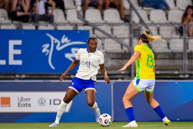 Grenoble, France June 27 Kadidiatou Diani of France L dribbles against Fernanda Palermo of Brazil R during the Women s International Friendly match between France and Brazil at Stade des Alpes on June 27, 2025 in Grenoble, France Photo by Eurasia Sport Images Grenoble Stade des Alpes France Copyright: x x2025xEurasiaxSportxImagesx jp-en-EuSpIm-MA5_France_Brazil_27Jun2025_FR095