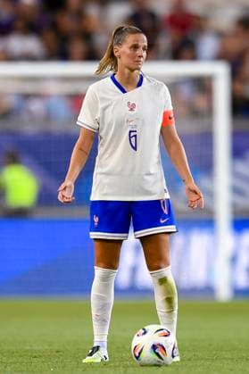 Grenoble, France June 27 Sandie Toletti of France looks to pass the ball during the Women s International Friendly match between France and Brazil at Stade des Alpes on June 27, 2025 in Grenoble, France Photo by Eurasia Sport Images Grenoble Stade des Alpes France Copyright: x x2025xEurasiaxSportxImagesx jp-en-EuSpIm-MA5_France_Brazil_27Jun2025_FR141
