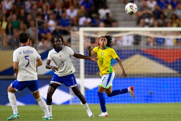 Grenoble, France June 27 Kerolin Nicoli of Brazil R plays against Thiniba Samoura of France L during the Women s International Friendly match between France and Brazil at Stade des Alpes on June 27, 2025 in Grenoble, France Photo by Eurasia Sport Images Grenoble Stade des Alpes France Copyright: x x2025xEurasiaxSportxImagesx jp-en-EuSpIm-MA5_France_Brazil_27Jun2025_FR167