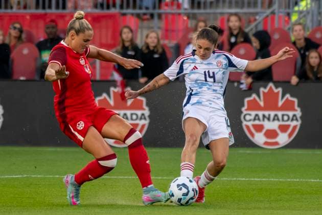 June 27, 2025, Toronto, Ontario, Canada: Shelina Zadorsky 4 (L) of Canada and Priscila Chinchilla 14 (R) of Costa Rica in action during an International Friendly, Länderspiel, Nationalmannschaft match at BMO Field on June 27, 2025 in Toronto, Ontario, Canada. The game ended 4-1 for Canada. Toronto Canada - ZUMAm154 20250627_zap_m154_005 Copyright: xAngelxMarchinix