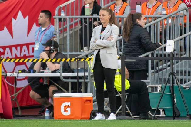 June 27, 2025, Toronto, Ontario, Canada: Canada s coach Casey Stoney, watches the action during an International Friendly, Länderspiel, Nationalmannschaft match at BMO Field on June 27, 2025 in Toronto, Ontario, Canada. The game ended 4-1 for Canada. Toronto Canada - ZUMAm154 20250627_zap_m154_016 Copyright: xAngelxMarchinix