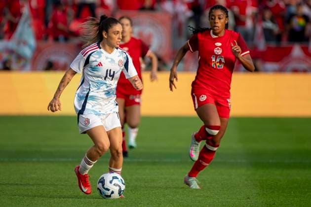 June 27, 2025, Toronto, Ontario, Canada: Ashley Lawrence 10 (R) of Canada and Priscila Chinchilla 14 (R) of Costa Rica in action during an International Friendly, Länderspiel, Nationalmannschaft match at BMO Field on June 27, 2025 in Toronto, Ontario, Canada. The game ended 4-1 for Canada. Toronto Canada - ZUMAm154 20250627_zap_m154_024 Copyright: xAngelxMarchinix