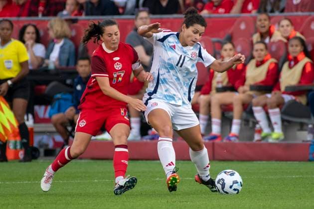 June 27, 2025, Toronto, Ontario, Canada: Jessie Fleming 17 (L) of Canada and Raquel Rodriguez 11 (R) of Costa Rica in action during an International Friendly, Länderspiel, Nationalmannschaft match at BMO Field on June 27, 2025 in Toronto, Ontario, Canada. The game ended 4-1 for Canada. Toronto Canada - ZUMAm154 20250627_zap_m154_025 Copyright: xAngelxMarchinix
