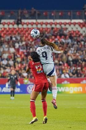 June 27, 2025, Toronto, Ontario, Canada: Jade Rose 12 of Canada and Maria Paula Salas 9 of Costa Rica battle for the ball during the International Women s Friendly match between Canada and Costa Rica at BMO Field. on June 27, 2025 in Toronto, Canada. Toronto Canada - ZUMAe321 20250627_zsa_e321_025 Copyright: xLeonardoxRamirezx