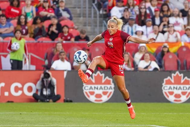 June 27, 2025, Toronto, Ontario, Canada: Adriana Leon 19 of Canada plays the ball during the International Women s Friendly match between Canada and Costa Rica at BMO Field. on June 27, 2025 in Toronto, Canada. Toronto Canada - ZUMAe321 20250627_zsa_e321_027 Copyright: xLeonardoxRamirezx