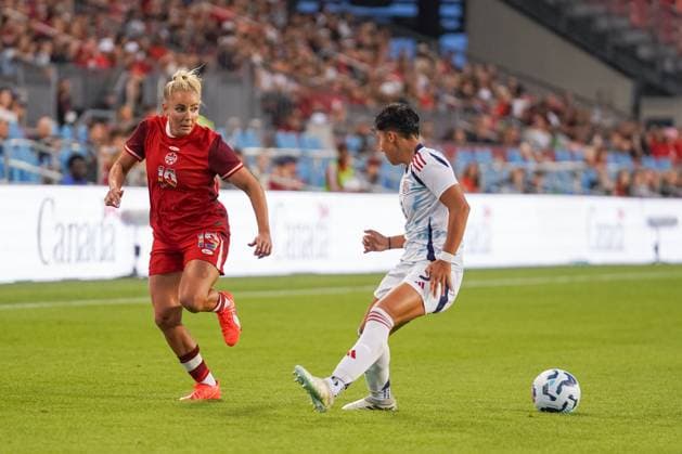June 27, 2025, Toronto, Ontario, Canada: Adriana Leon 19 of Canada and Josselyn Briceno 3 of Costa Rica battle for the ball during the International Women s Friendly match between Canada and Costa Rica at BMO Field. on June 27, 2025 in Toronto, Canada. Toronto Canada - ZUMAe321 20250627_zsa_e321_037 Copyright: xLeonardoxRamirezx