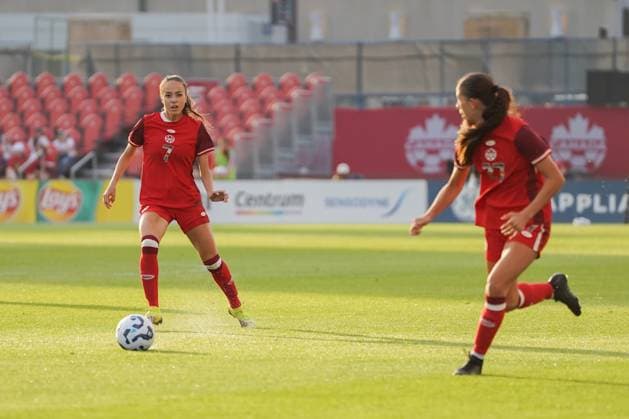 June 27, 2025, Toronto, Ontario, Canada: Julia Grosso 7 of Canada pass the ball during the International Women s Friendly match between Canada and Costa Rica at BMO Field. on June 27, 2025 in Toronto, Canada. Toronto Canada - ZUMAe321 20250627_zsa_e321_038 Copyright: xLeonardoxRamirezx