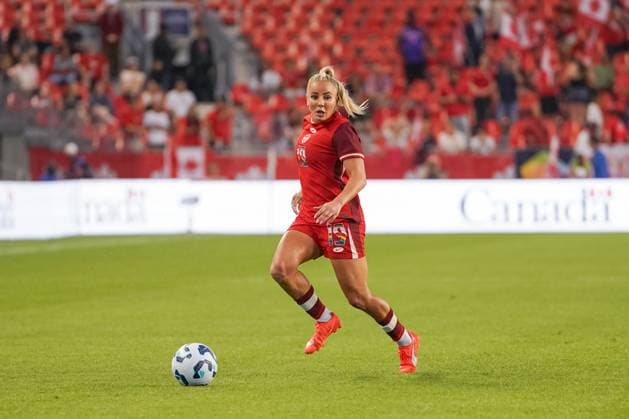 June 27, 2025, Toronto, Ontario, Canada: Adriana Leon 19 of Canada drives the ball forward during the International Women s Friendly match between Canada and Costa Rica at BMO Field. on June 27, 2025 in Toronto, Canada. Toronto Canada - ZUMAe321 20250627_zsa_e321_039 Copyright: xLeonardoxRamirezx
