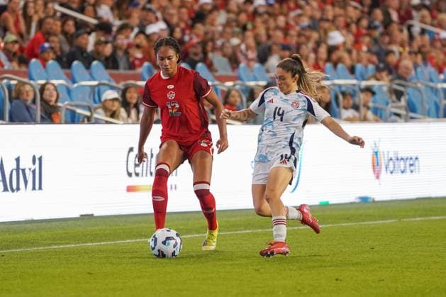 June 27, 2025, Toronto, Ontario, Canada: Jade Rose 12 of Canada and Priscila Chinchilla 14 of Costa Rica battle for the ball during the International Women s Friendly match between Canada and Costa Rica at BMO Field. on June 27, 2025 in Toronto, Canada. Toronto Canada - ZUMAe321 20250627_zsa_e321_043 Copyright: xLeonardoxRamirezx
