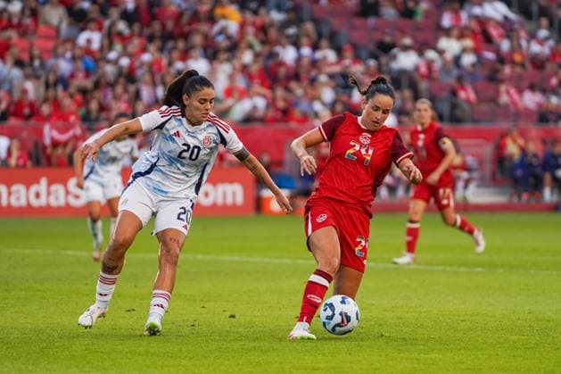 June 27, 2025, Toronto, Ontario, Canada: Evelyne Viens 24 of Canada and Fabiola Villalobos 20 of Costa Rica battle for the ball during the International Women s Friendly match between Canada and Costa Rica at BMO Field. on June 27, 2025 in Toronto, Canada. Toronto Canada - ZUMAe321 20250627_zsa_e321_001 Copyright: xLeonardoxRamirezx